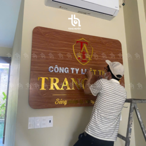 Bảng Luật Trang Anh trong nhà – Quảng Cáo Tùng Huyền
