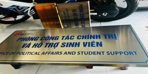 Phân tích ưu điểm vượt trội khi chọn dịch vụ làm biển quảng cáo lấy liền