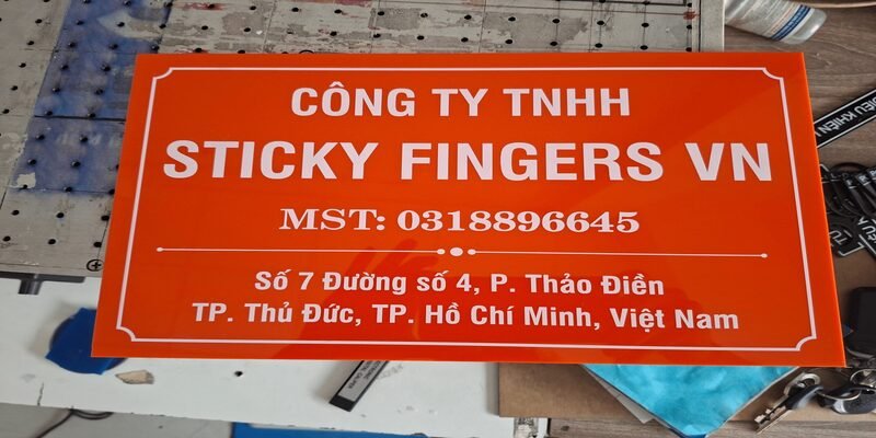 Các chất liệu phù hợp nhất cho dịch vụ làm bảng hiệu lấy liền
