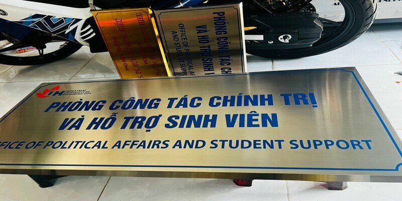 Phân tích ưu điểm vượt trội khi chọn dịch vụ làm bảng hiệu lấy liền