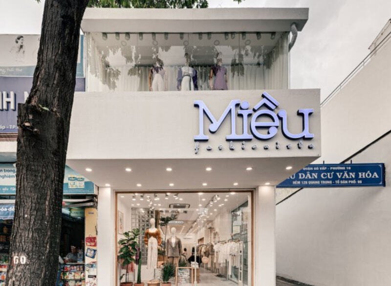 Tầm quan trọng của việc đầu tư biển shop thời trang thu hút