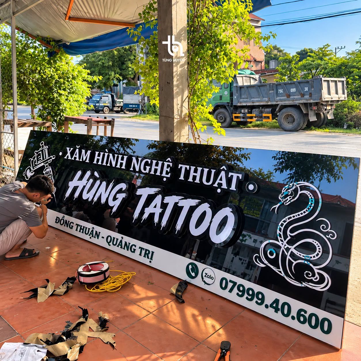 Bảng chữ nổi sáng đèn mặt alu cho tiệm Hùng Tattoo – Quảng Cáo Tùng Huyền