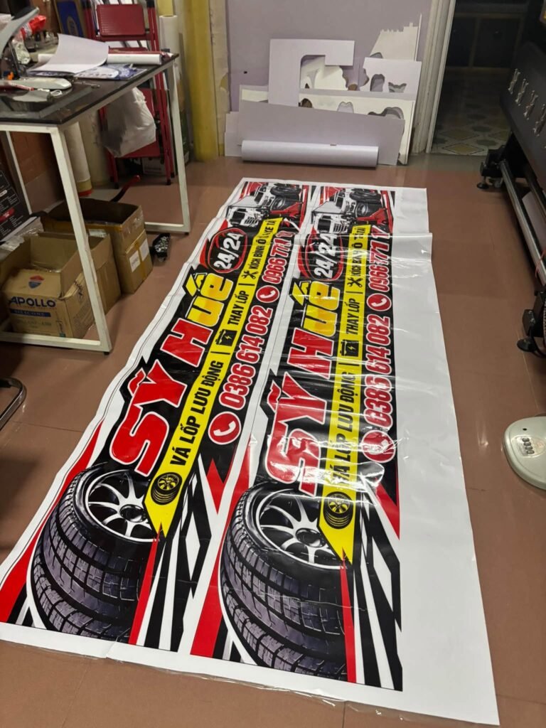 Decal xe tải in xong, cán màng, trải trên sàn xưởng trước khi dán